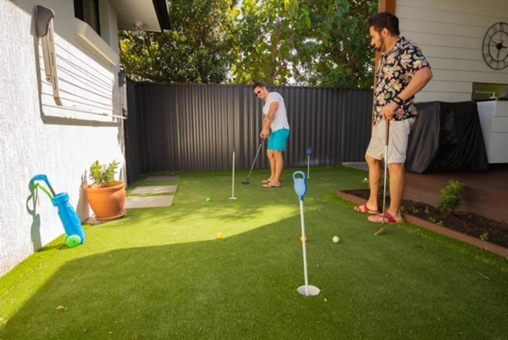 With Pool And Mini Golf! Holiday home *